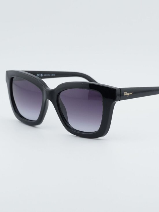 Salvatore Ferragamo SF955S 001 Sunglasses Black Square Frame, Grey Lenses main image 3